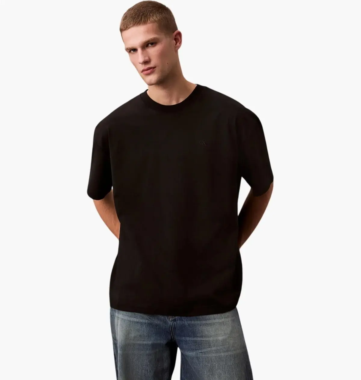 Футболка унисекс Calvin Klein Oversized Embossed Monogram Tee черная 4RAB806-PSX