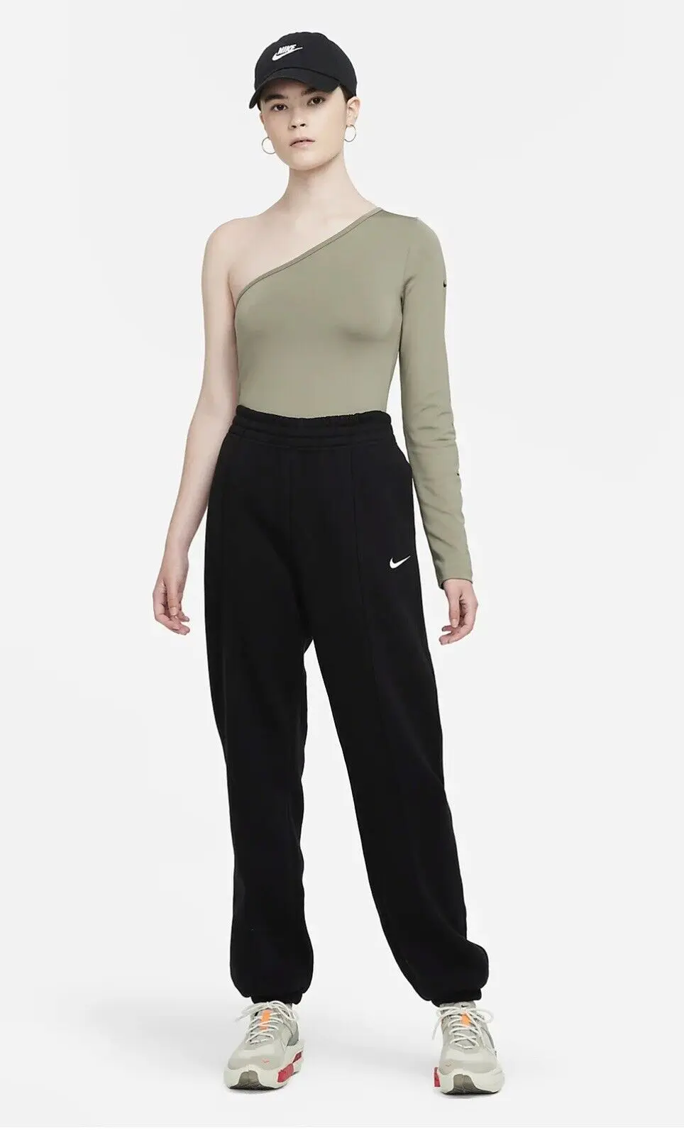 Спортивный топ женской Nike Sportswear Asymmetrical Long-Sleeve Top