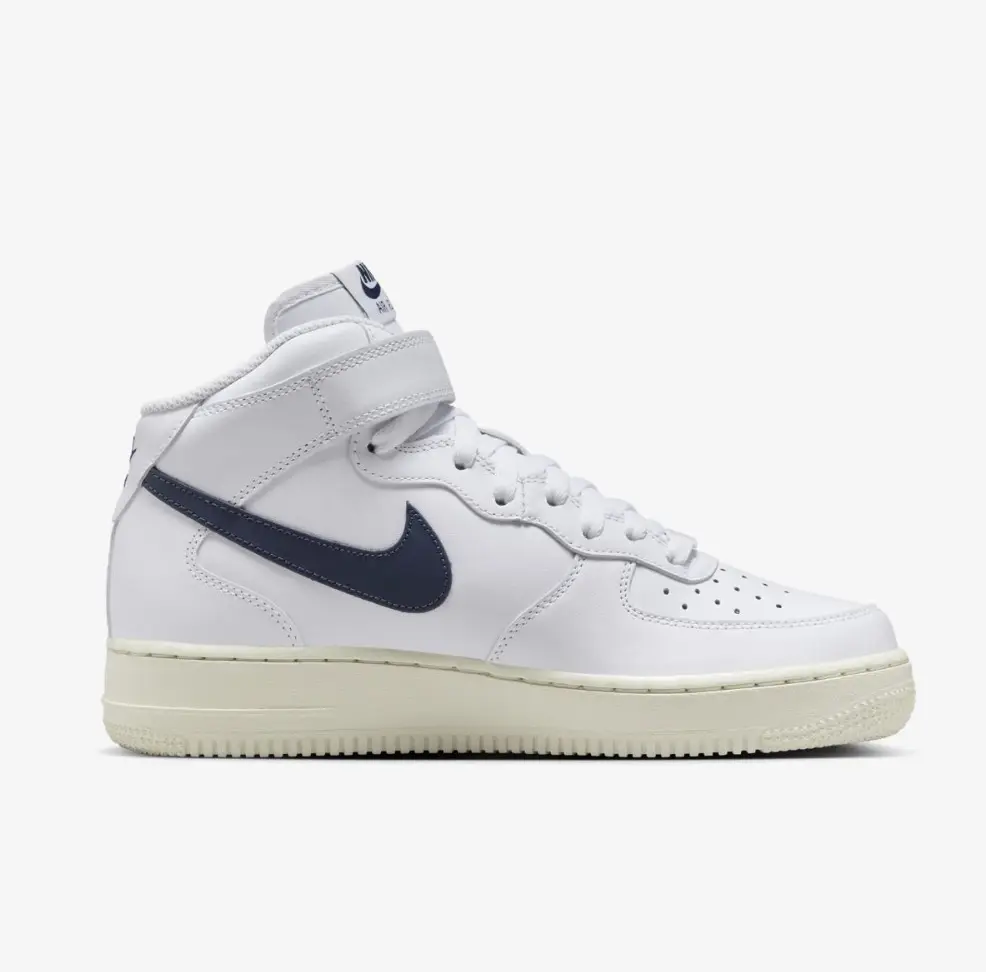 Кроссовки женские Nike Wmns Air Force 1 07 Mid