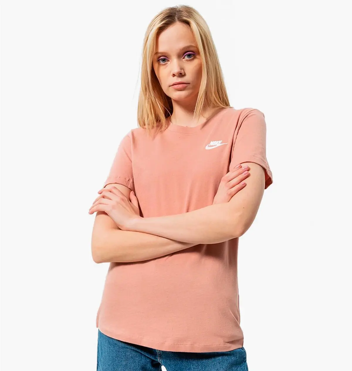 Футболка жіноча Nike Sportswear Club Tee
