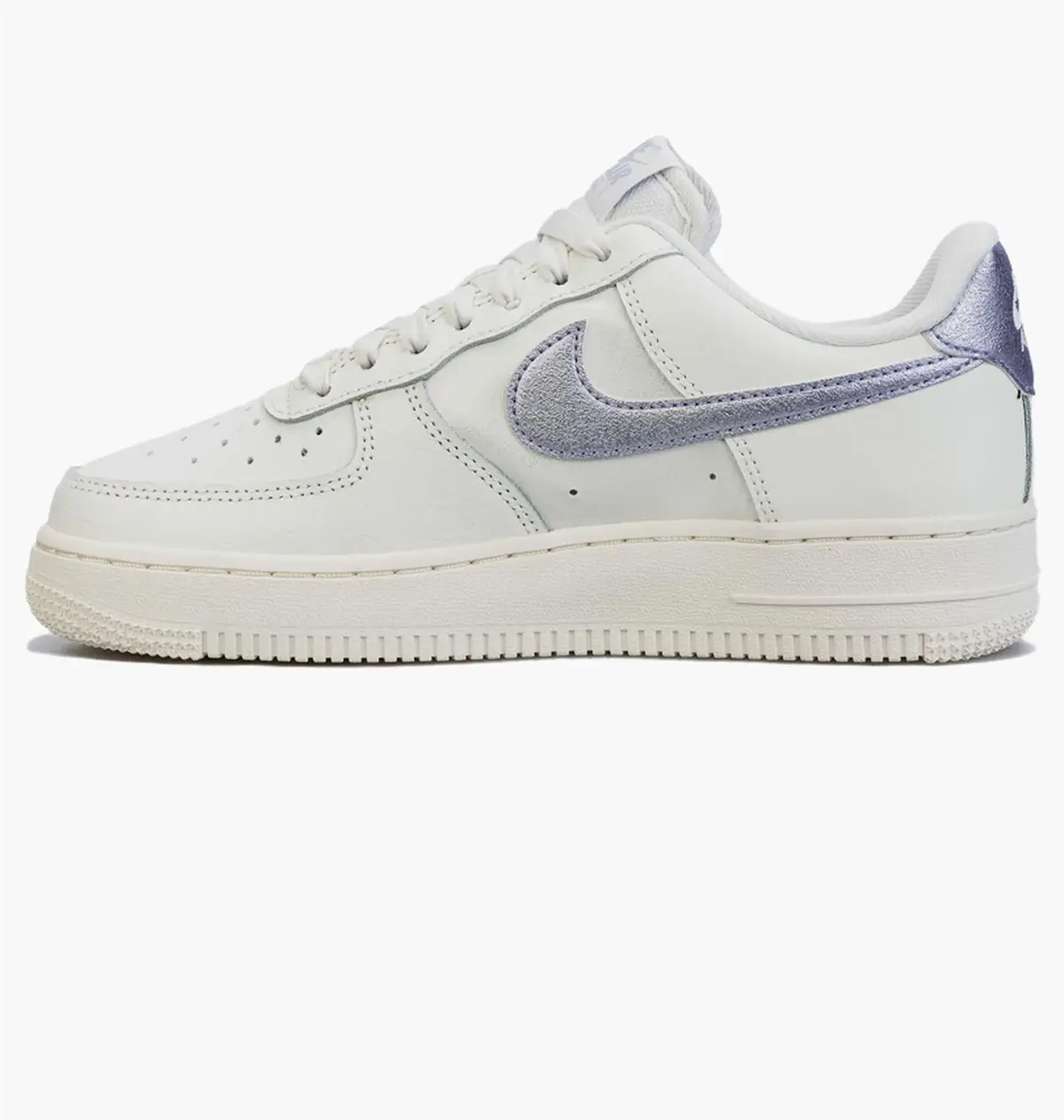 Кроссовки женские Nike Air Force 1 '07 Essentials 'Llic Purple'