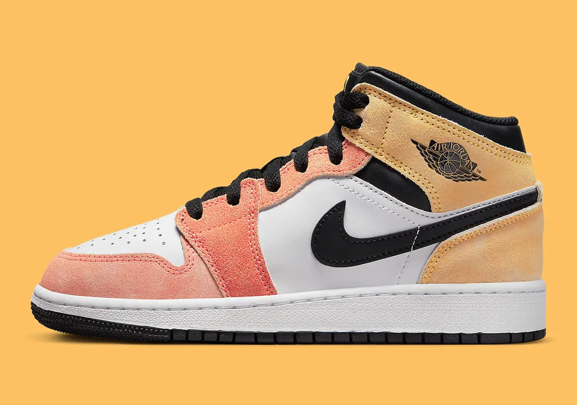 Кроссовки женские Jordan 1 Mid “Flight Club” Gets Ready For Takeoff