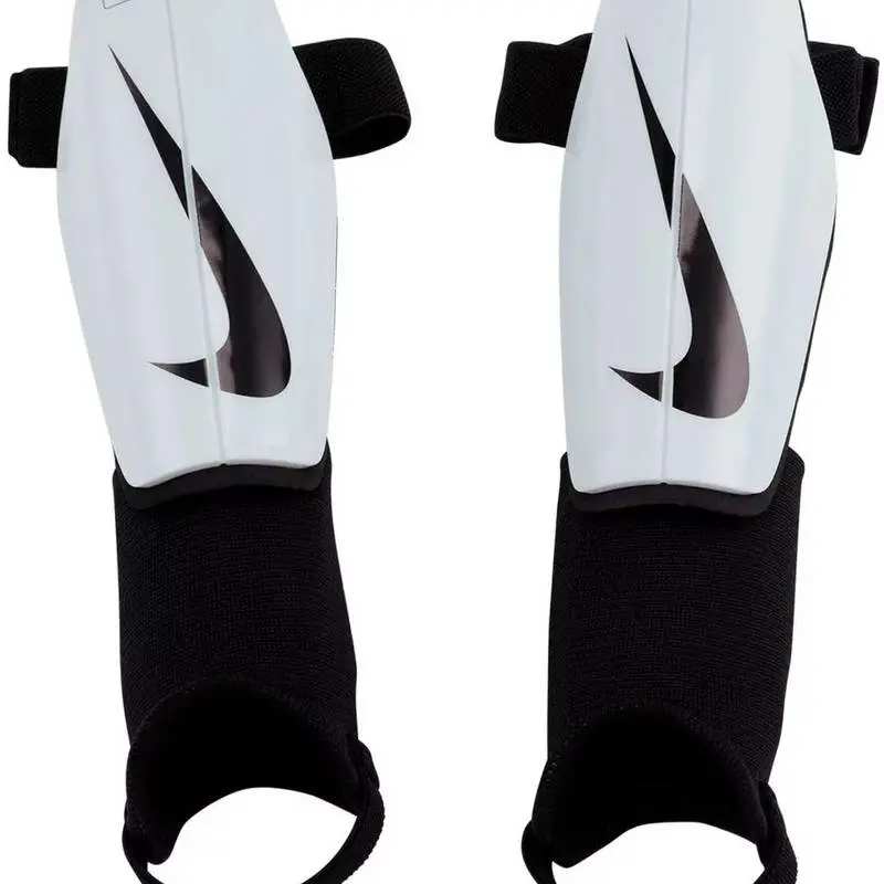 Футбольні щитки Nike Charge