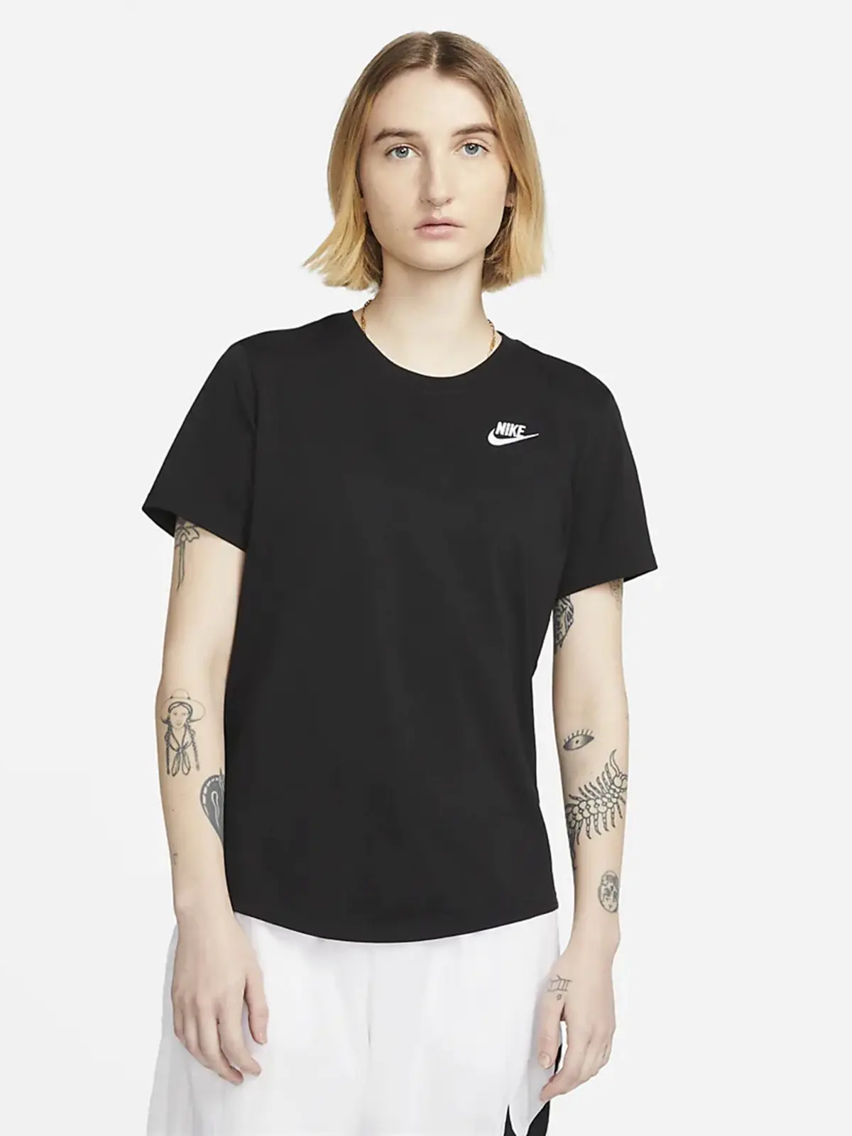 Футболка жіноча Nike Club Essentials