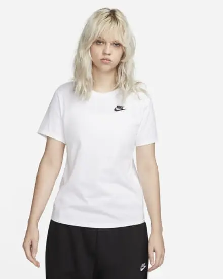 Футболка жіноча Nike Sportswear Club Essentials