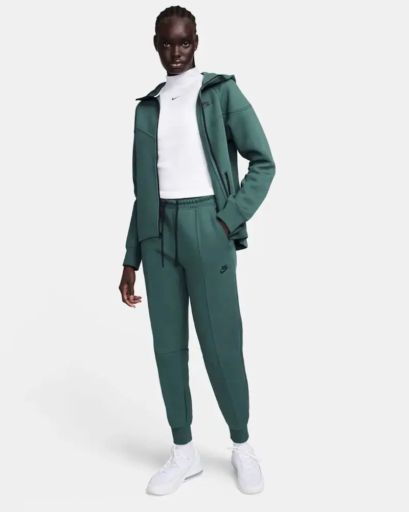 Спортивный костюм женской Nike Tech Fleece Windrunner