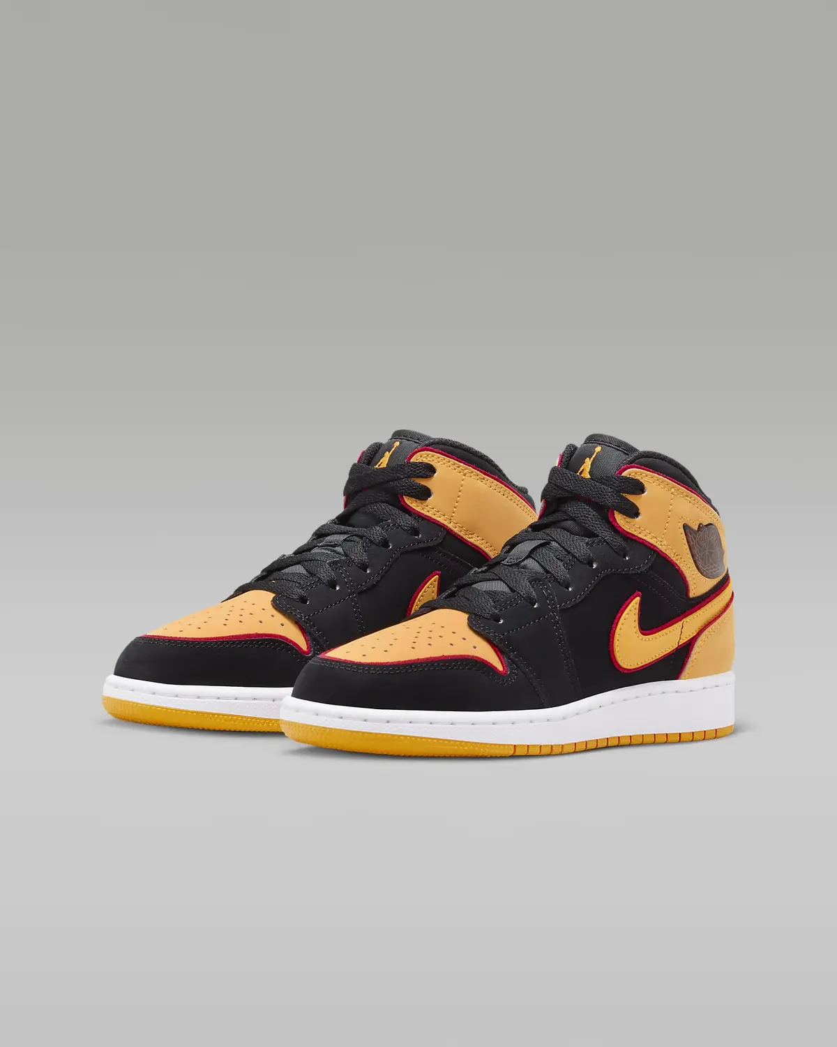Кроссовки женские Jordan Air 1 Mid Se