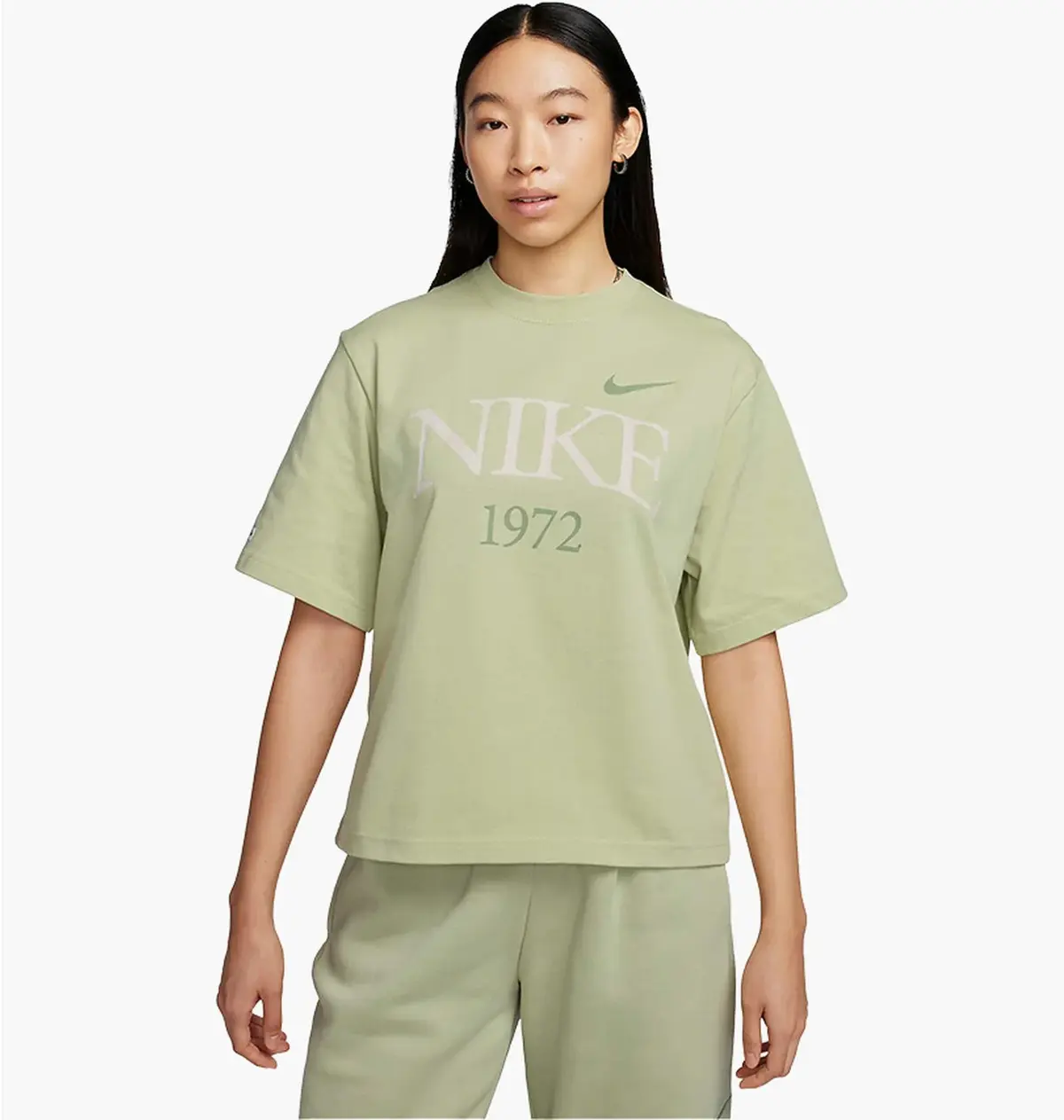 Футболка жіноча Nike Sportswear Classic