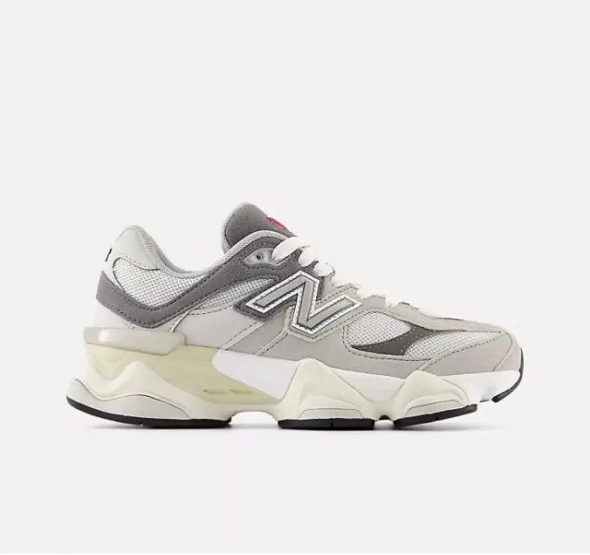 Кросівки жіночі New Balance 9060