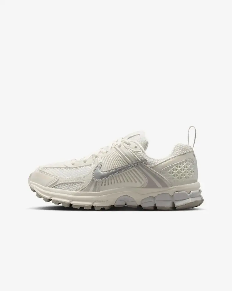 Кроссовки женские Nike Zoom Vomero 5 белые HF6998-108