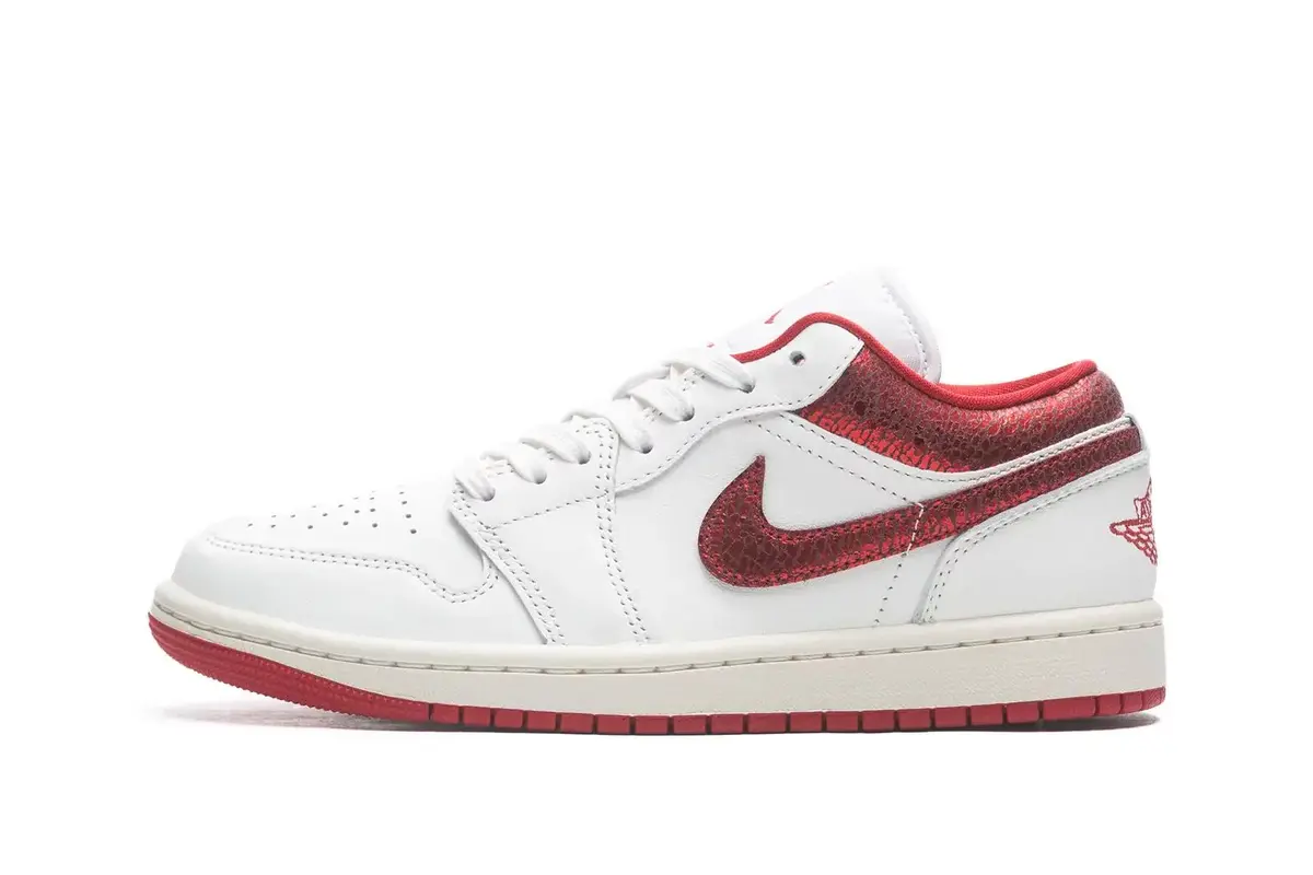 Кросівки жіночі Jordan Air 1 Low Se