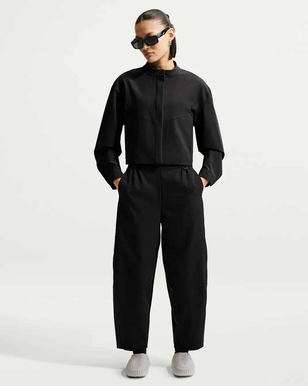 Брюки женские Nike 24.7 Perfectstretch Dri-Fit High-Waisted Loose Barrel-Leg