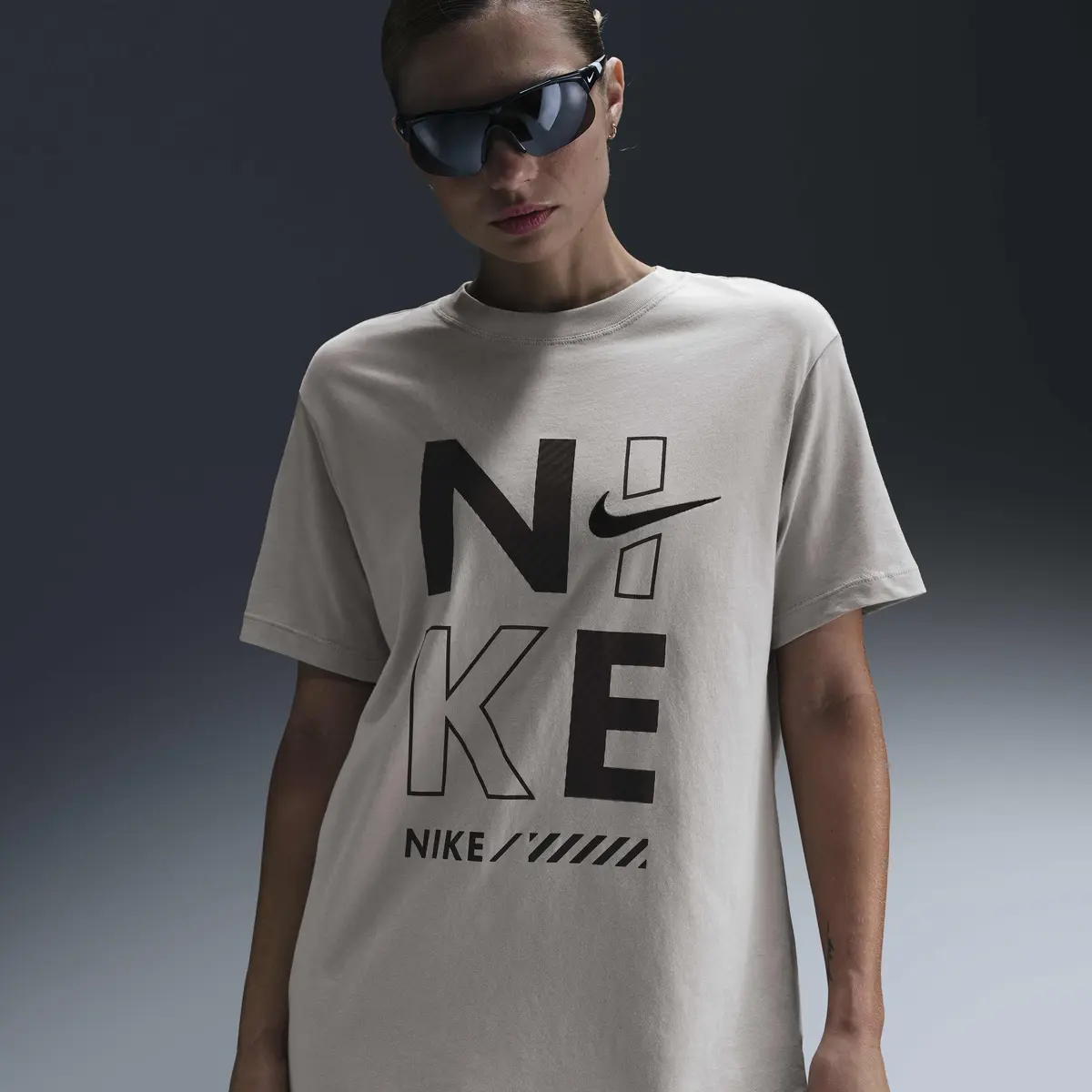 Футболка жіноча Nike Sportswear