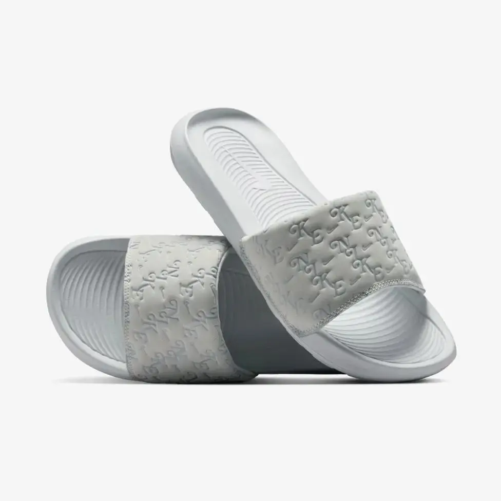 Тапочки жіночі Nike W Victori One