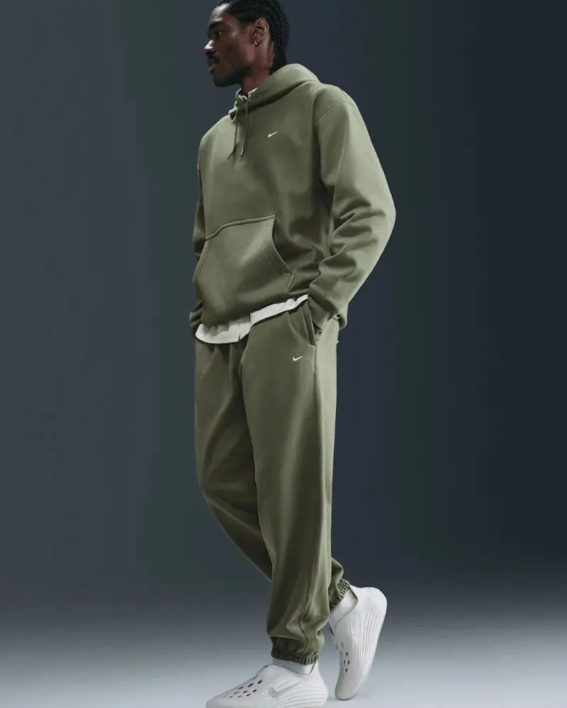 Спортивный костюм мужской Nike Solo Swoosh Pullover зеленый HV1082-222__HV1088-222