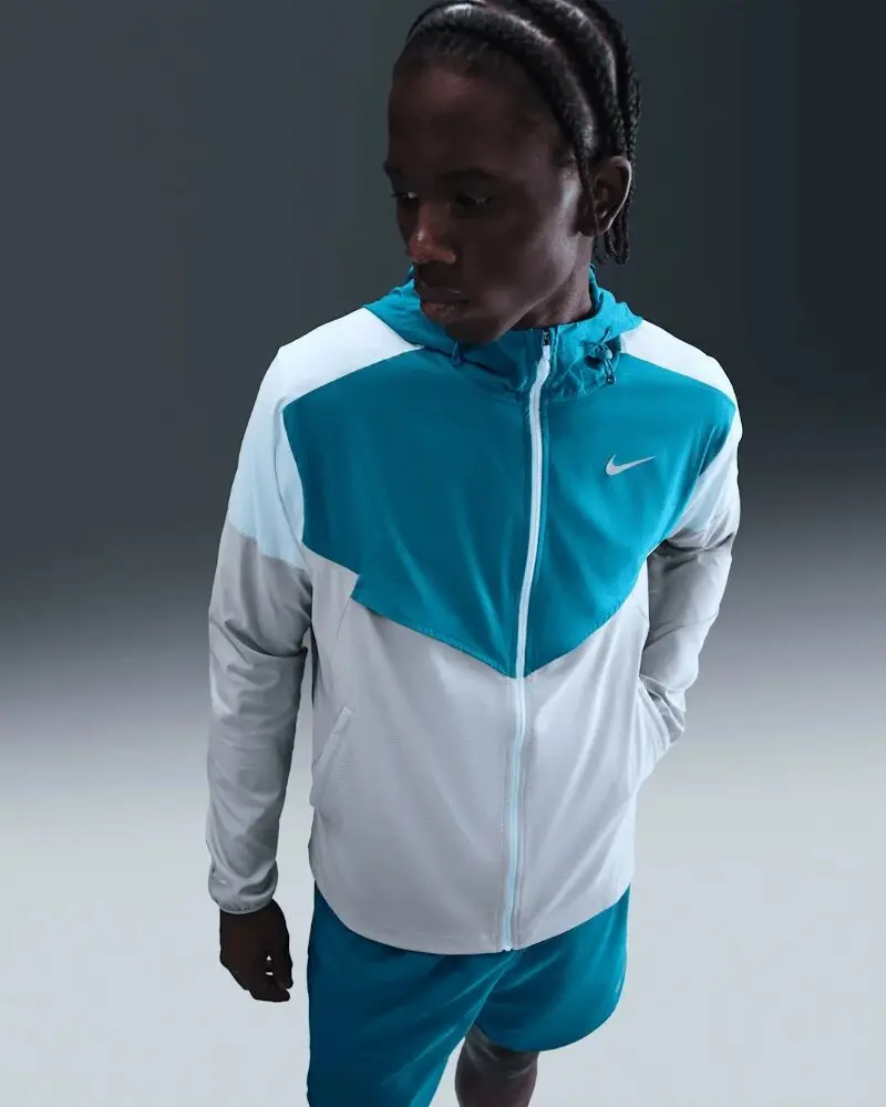 Ветровка мужскиая Nike Impossibly Light Windrunner зеленая HV6521-301