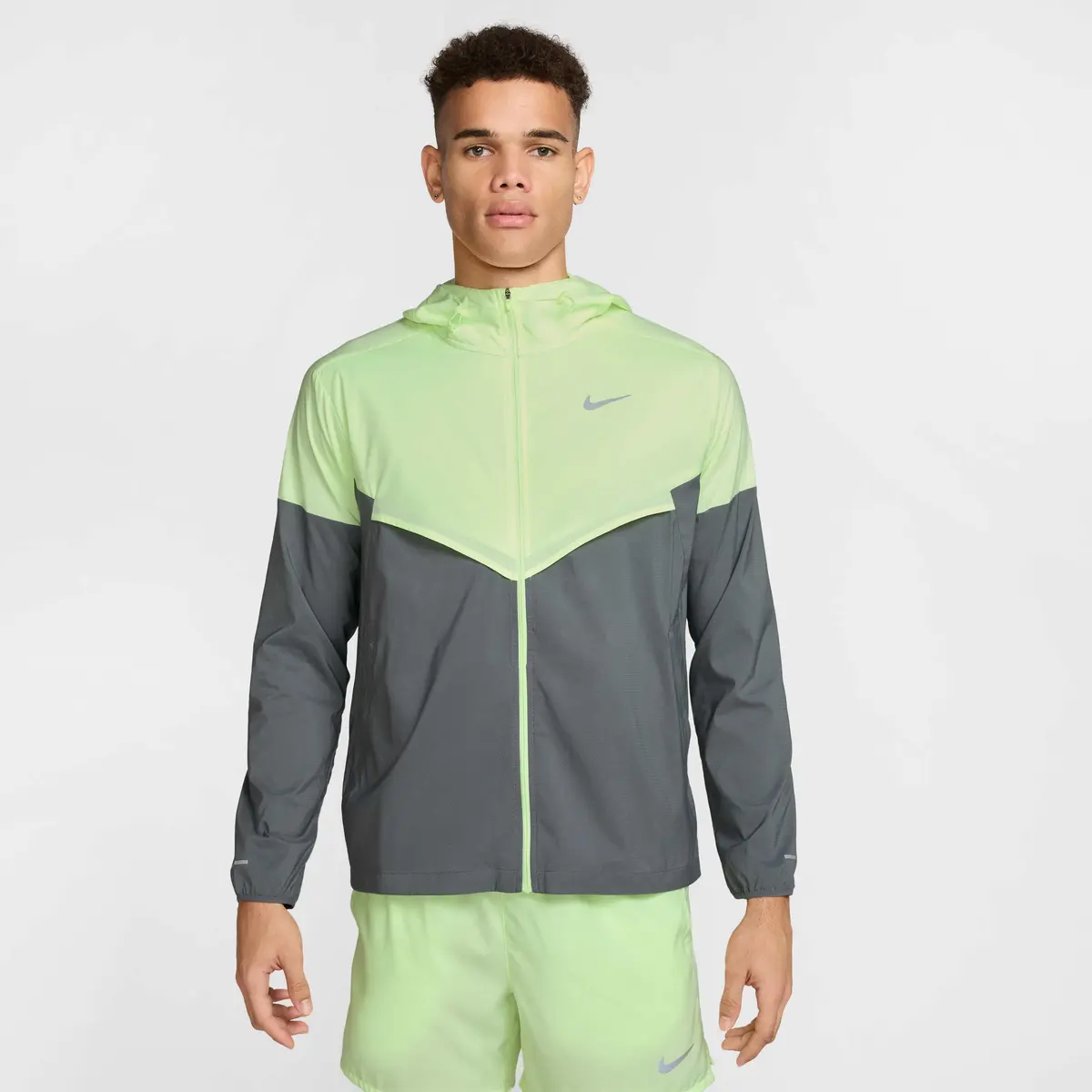 Вітровка чоловіча Nike Impossibly Light Windrunner