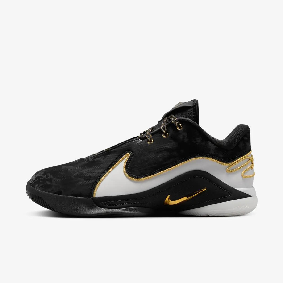 Кросівки чоловічі Nike LeBron XXII білі HV8454-100