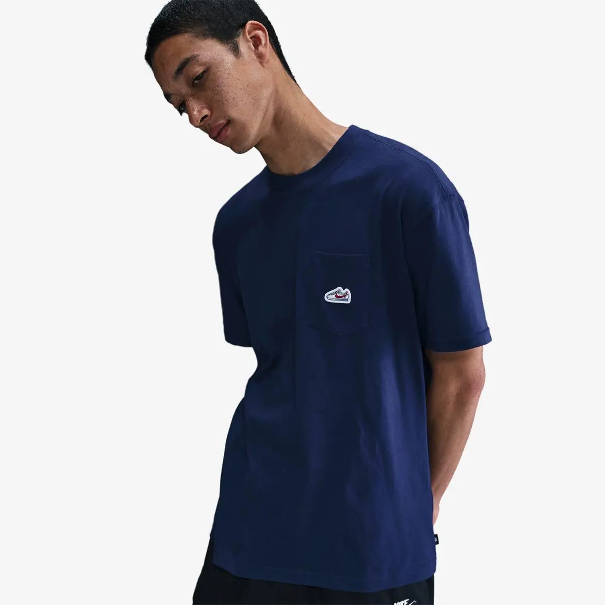 Футболка чоловіча Nike U Nsw Tee M90 Snkr Ptch Pkt 2