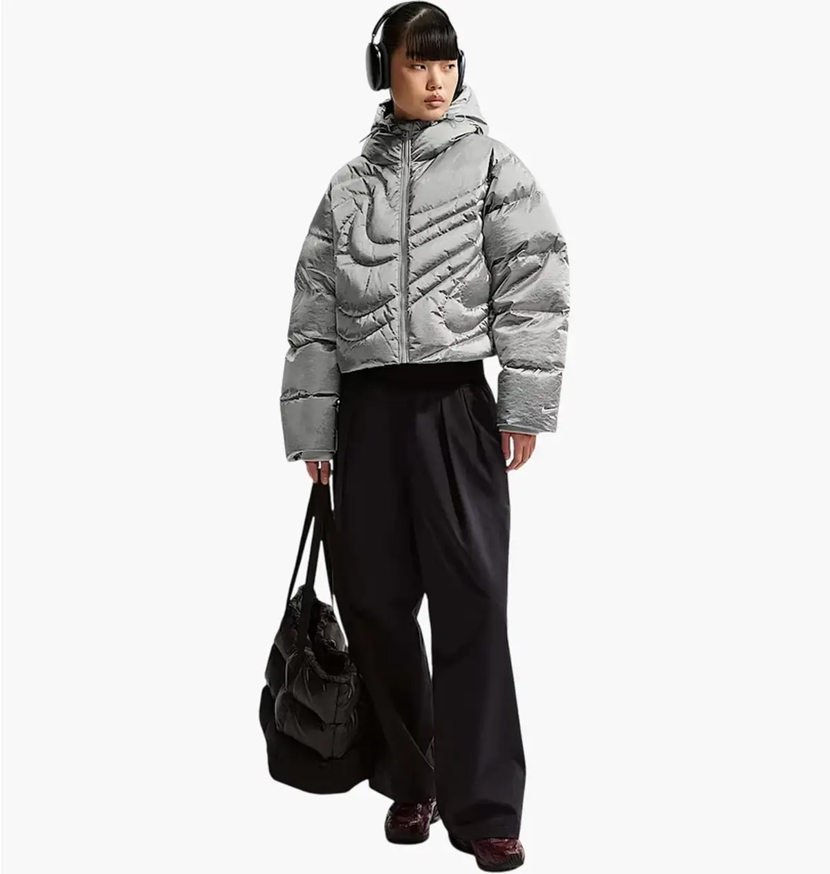 Куртка женская Nike Sportswear Swoosh Series Therma-Fit Oversized Down Puffer серая с металликом IB2003-095