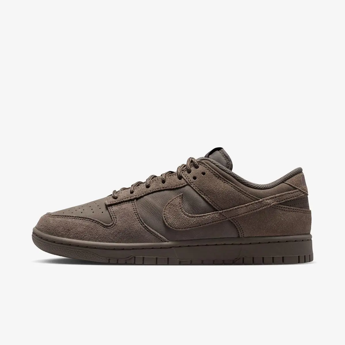 Кросівки чоловічі Nike Dunk Low Retro S E Mens Shoes Brown