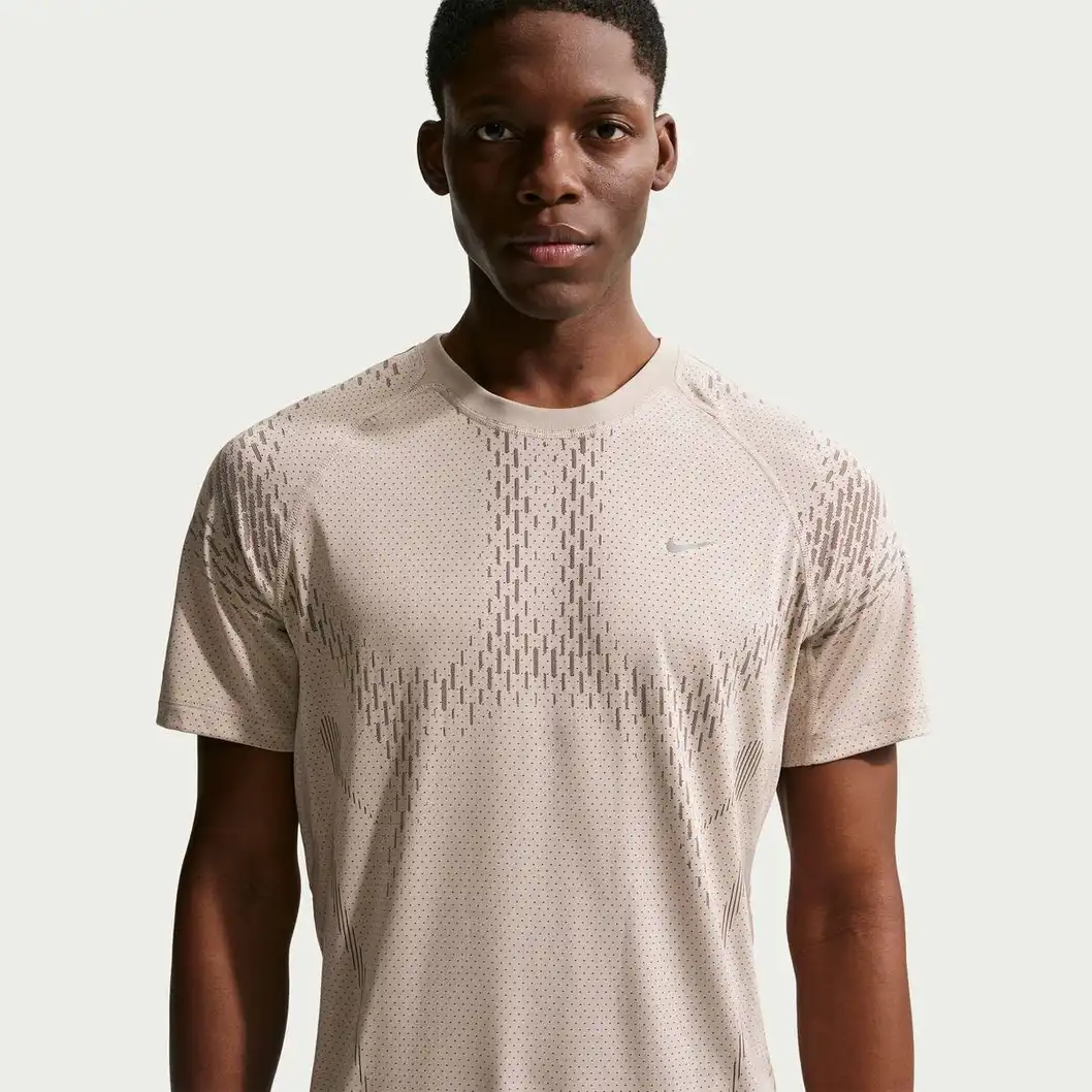 Футболка чоловіча Nike Stride Dri-Fit