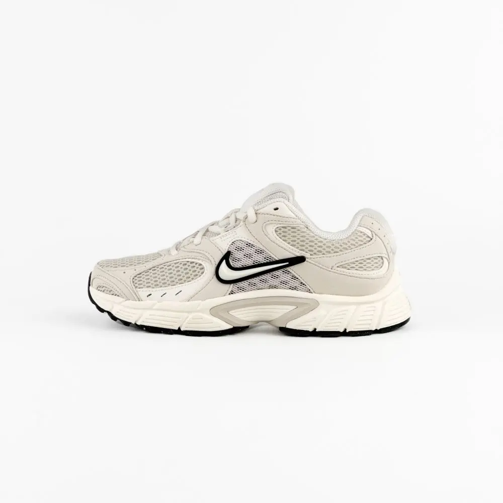 Кросівки жіночі Nike W V5 Rnr