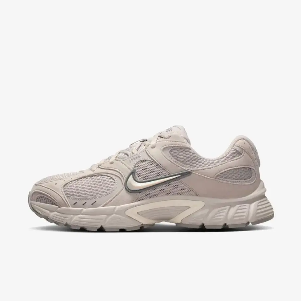 Кросівки жіночі Nike W V5 Rnr