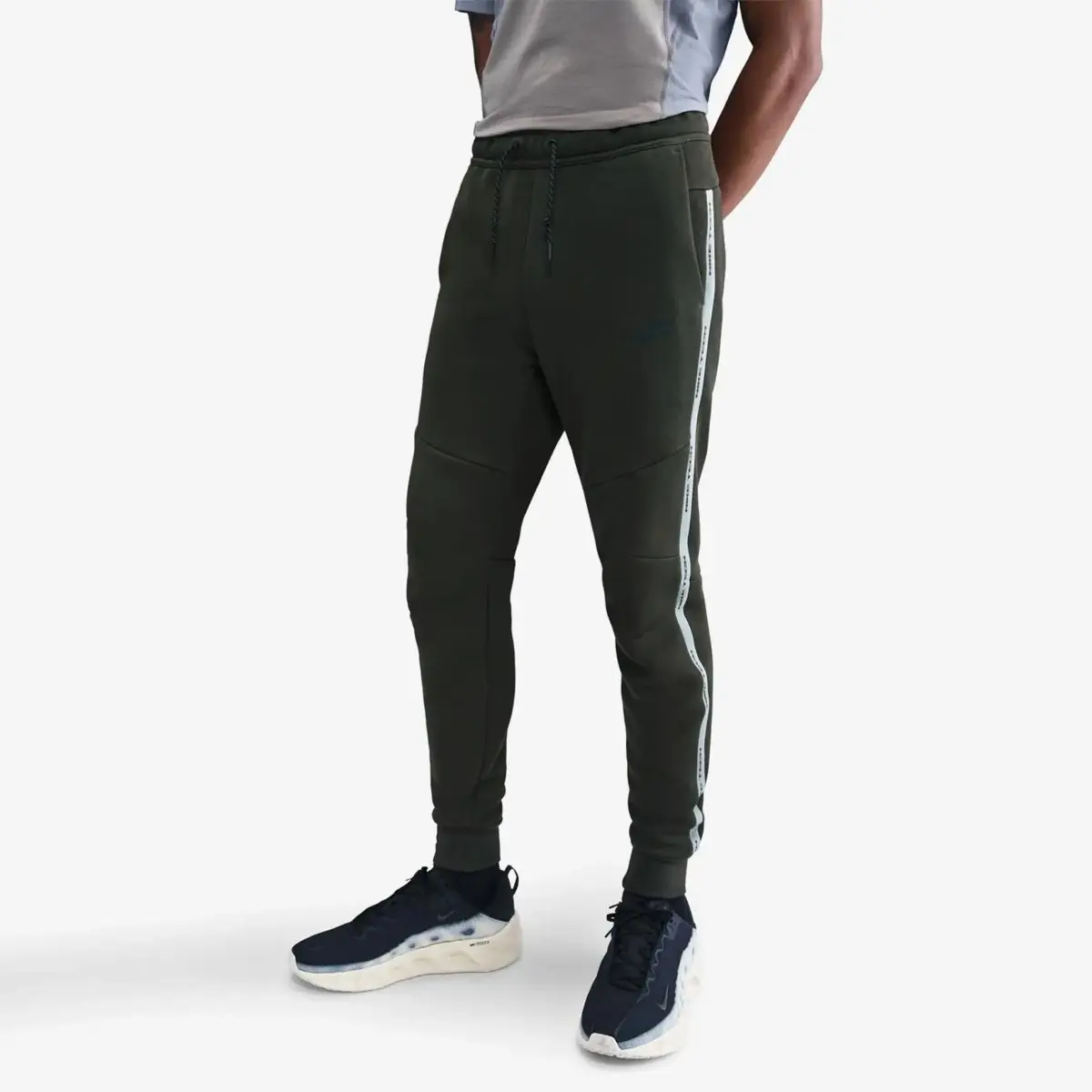 Брюки чоловічі Nike Nk Tech Flc Jggr Pant Reflec