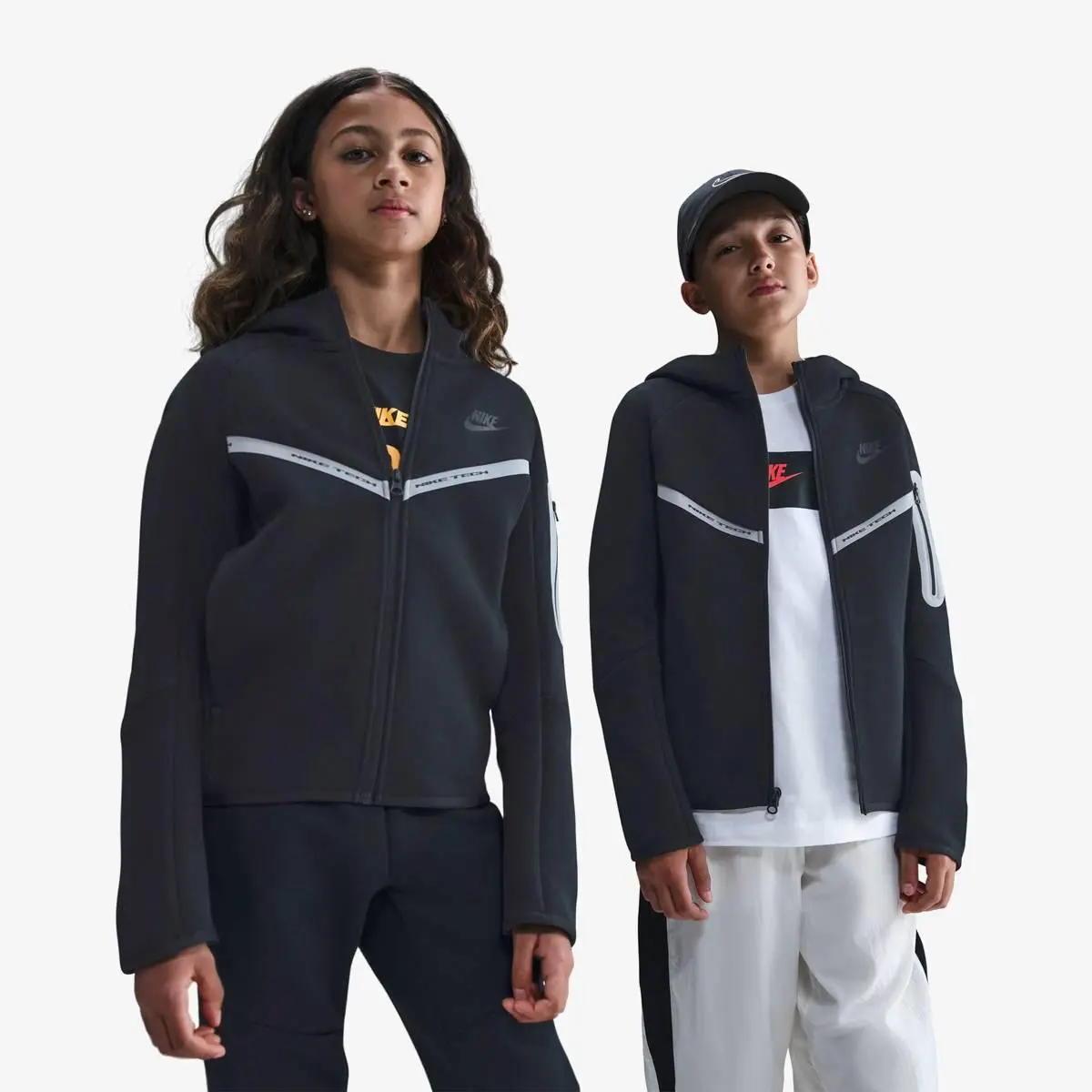 Свитер детской Nike Sportswear Tech Fleece черный IM9154-010