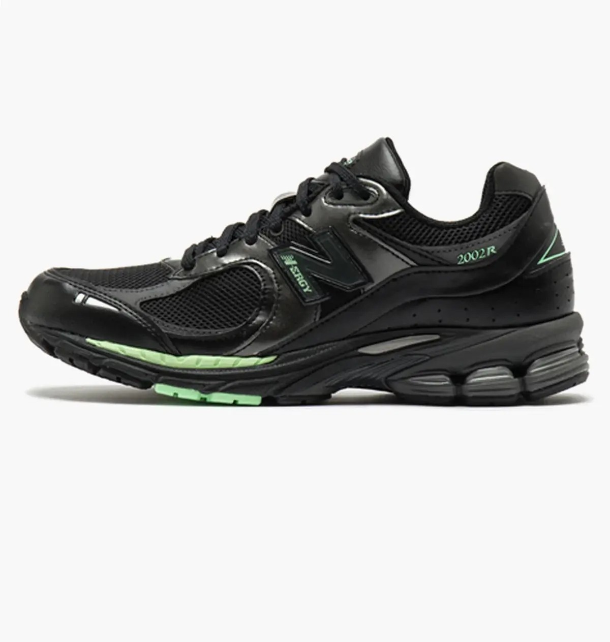Кросівки чоловічі New Balance 2002