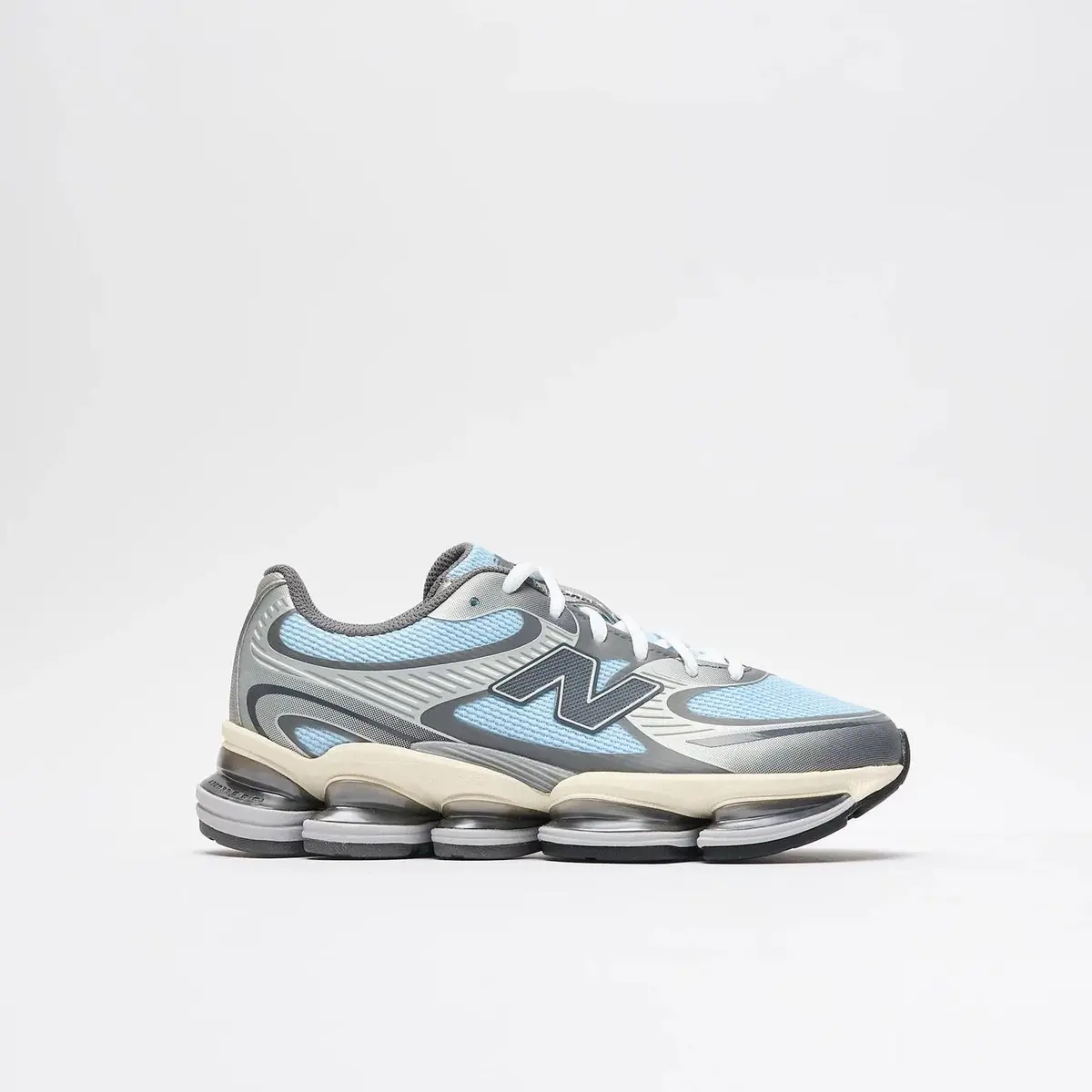 Кросівки чоловічі New Balance 2000